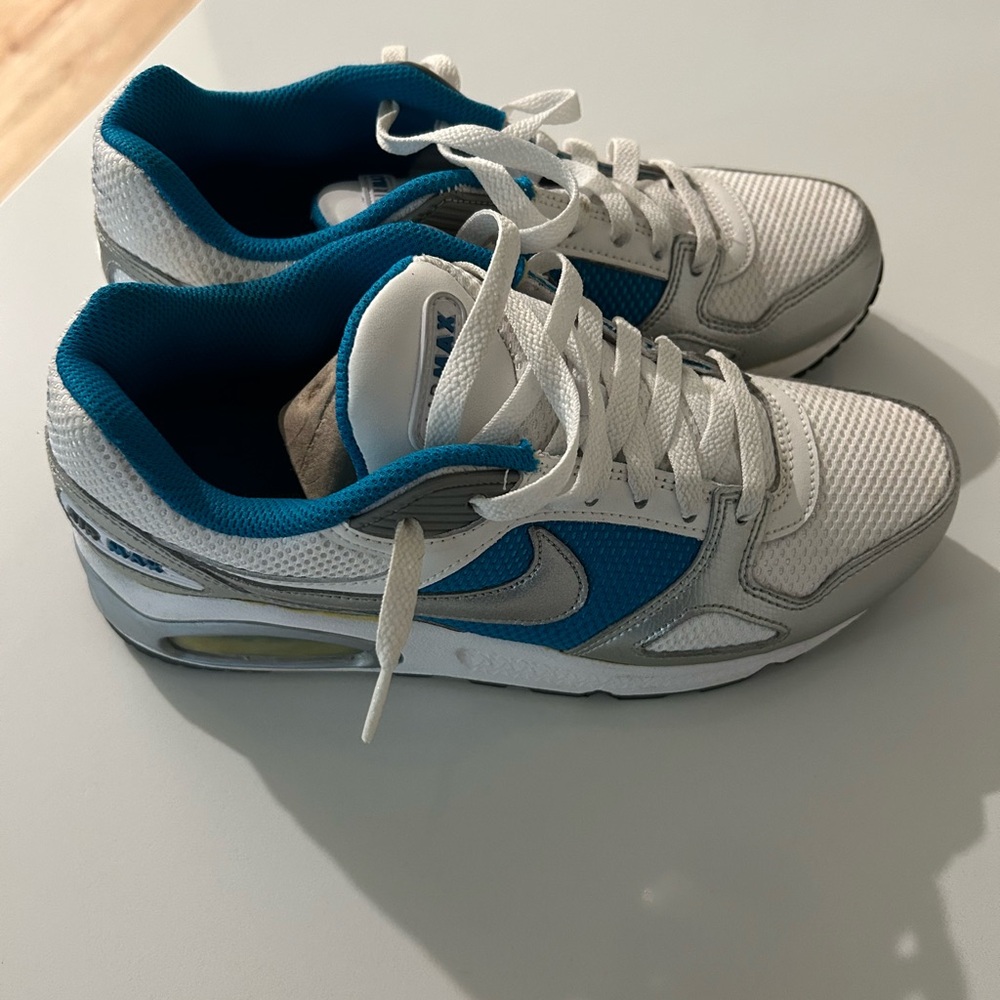 White and Blue Dynamic Sneakers with Air Cushioning
